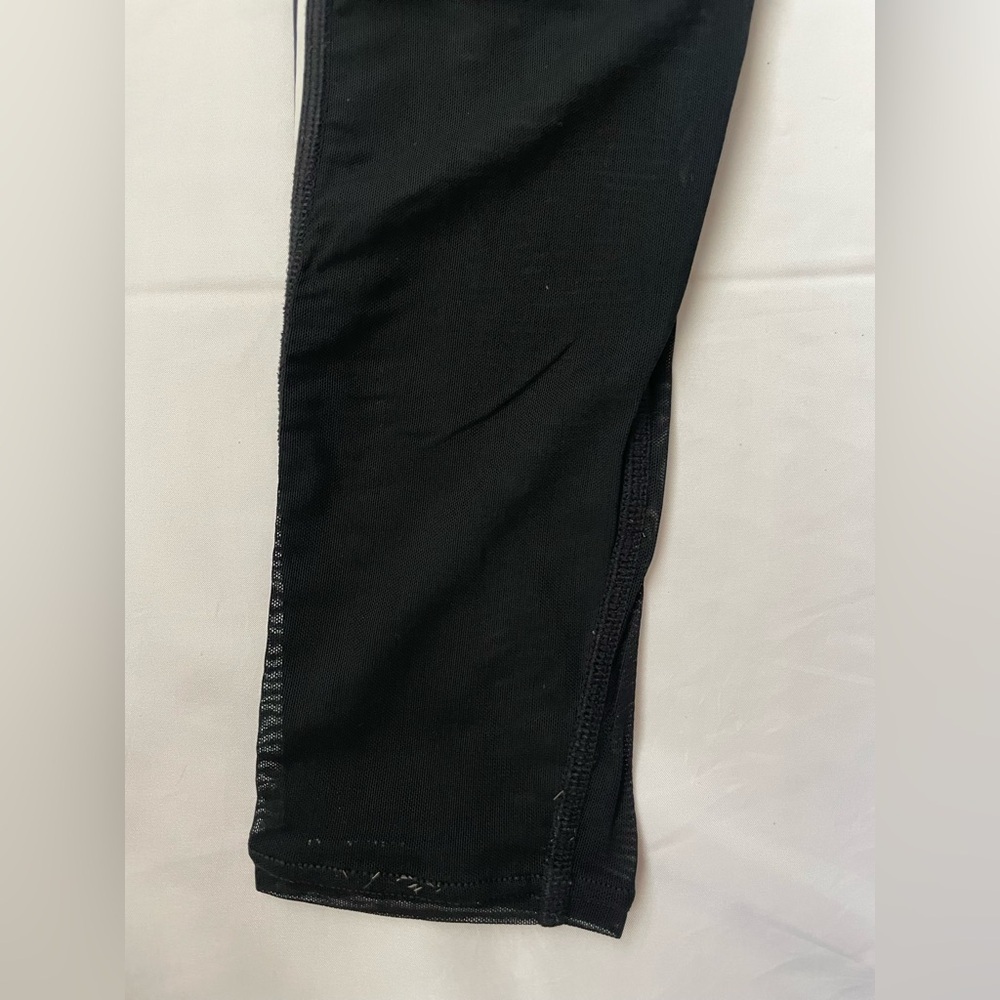 ALO Yoga High Waist Logo Black Leggings With Mesh Bottoms - Picture 8 of 10